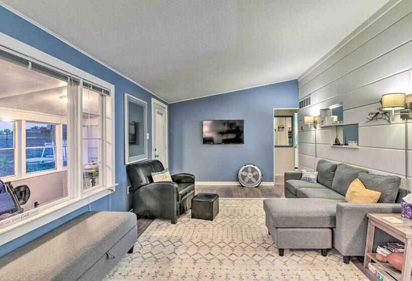 East Tawas Cabin W/ Lake Huron Access & Views