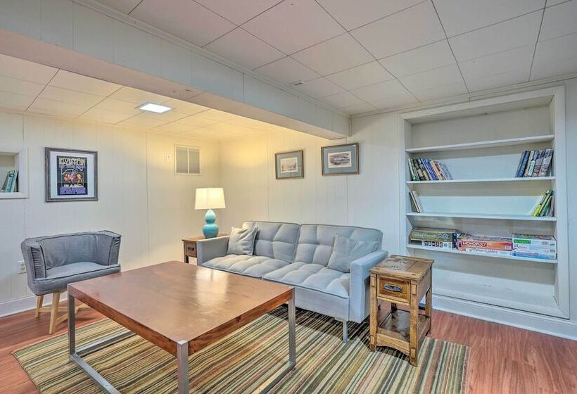 Elegant Charles Town Home: Grill, Walk Dtwn!