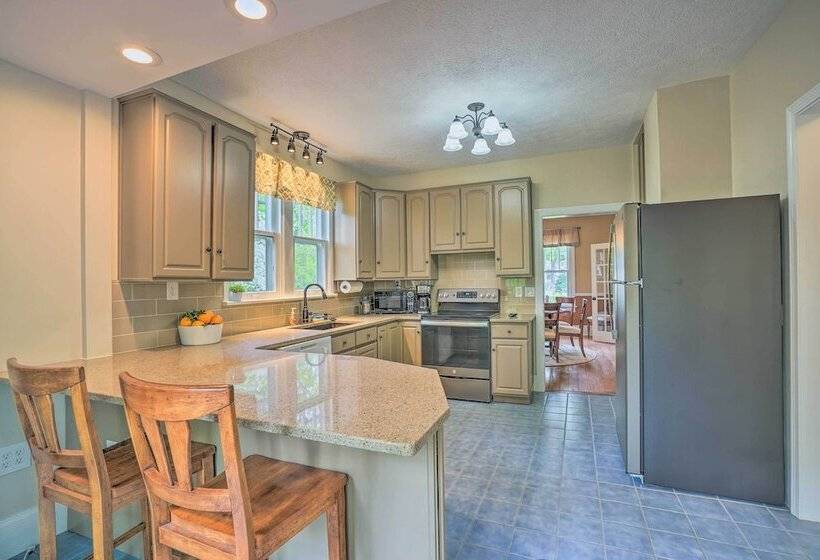 Elegant Charles Town Home: Grill, Walk Dtwn!