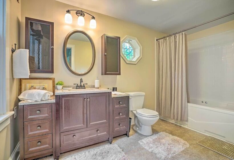 Elegant Charles Town Home: Grill, Walk Dtwn!