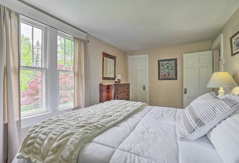 Elegant Charles Town Home: Grill, Walk Dtwn!