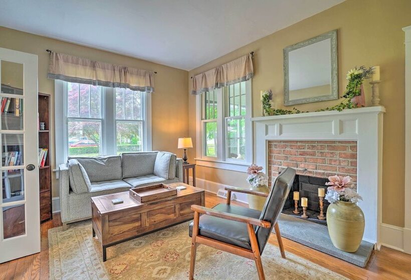 Elegant Charles Town Home: Grill, Walk Dtwn!