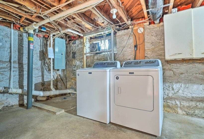 Elegant Charles Town Home: Grill, Walk Dtwn!