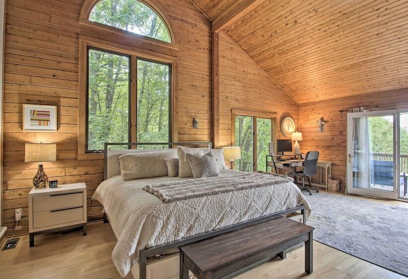 Elegant & Quiet Maine Escape W/ Sauna & Deck!