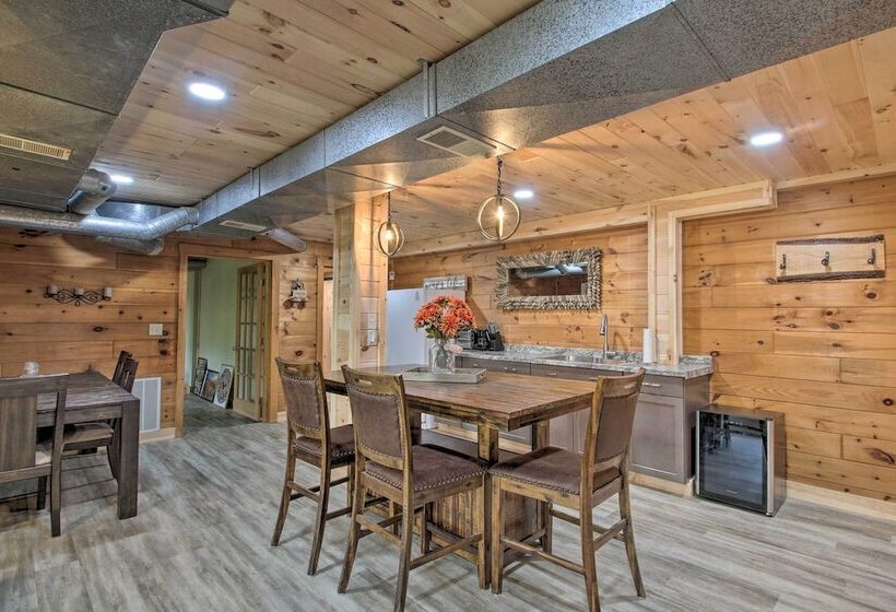 Elegant & Quiet Maine Escape W/ Sauna & Deck!