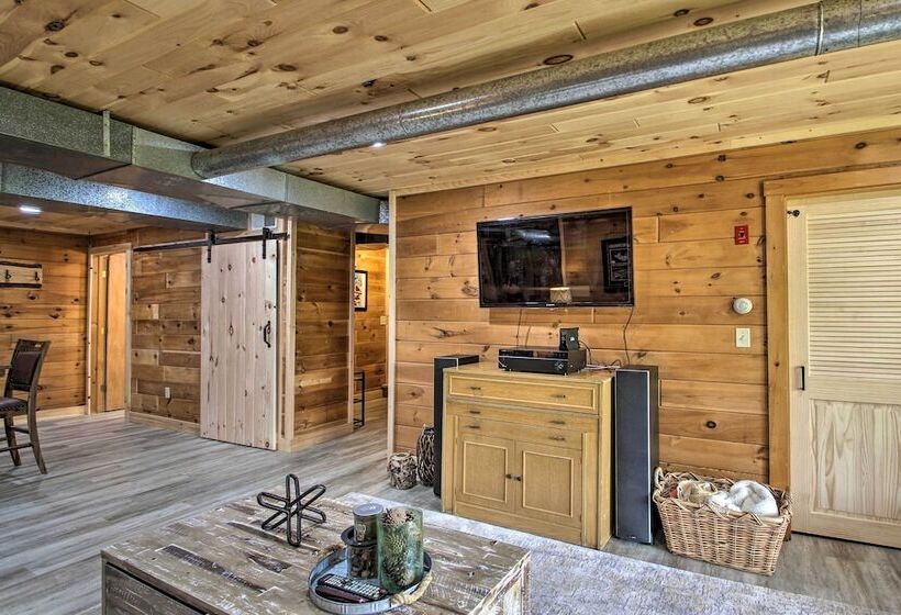 Elegant & Quiet Maine Escape W/ Sauna & Deck!
