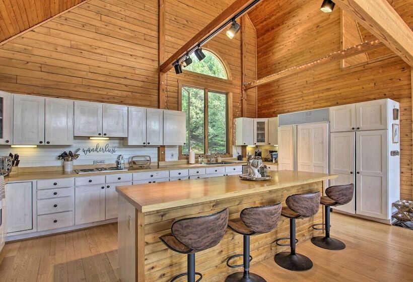 Elegant & Quiet Maine Escape W/ Sauna & Deck!