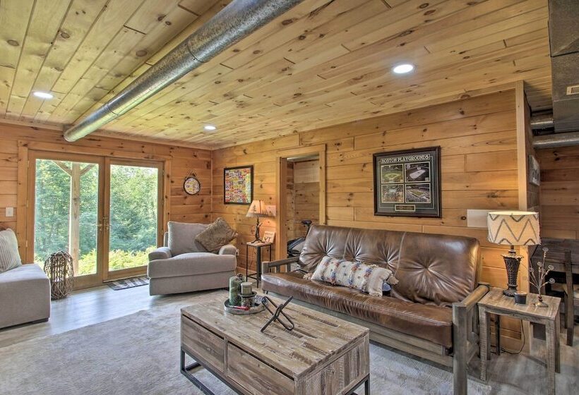 Elegant & Quiet Maine Escape W/ Sauna & Deck!
