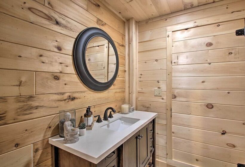 Elegant & Quiet Maine Escape W/ Sauna & Deck!