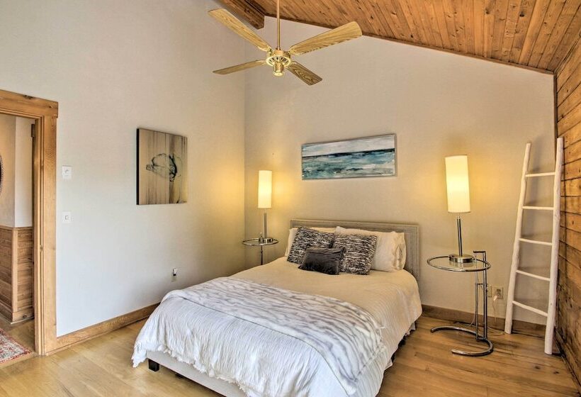 Elegant & Quiet Maine Escape W/ Sauna & Deck!