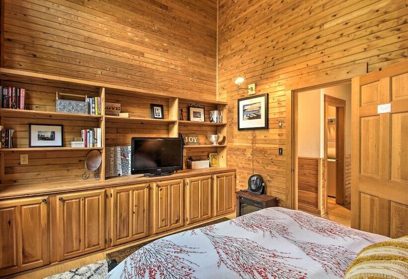 Elegant & Quiet Maine Escape W/ Sauna & Deck!