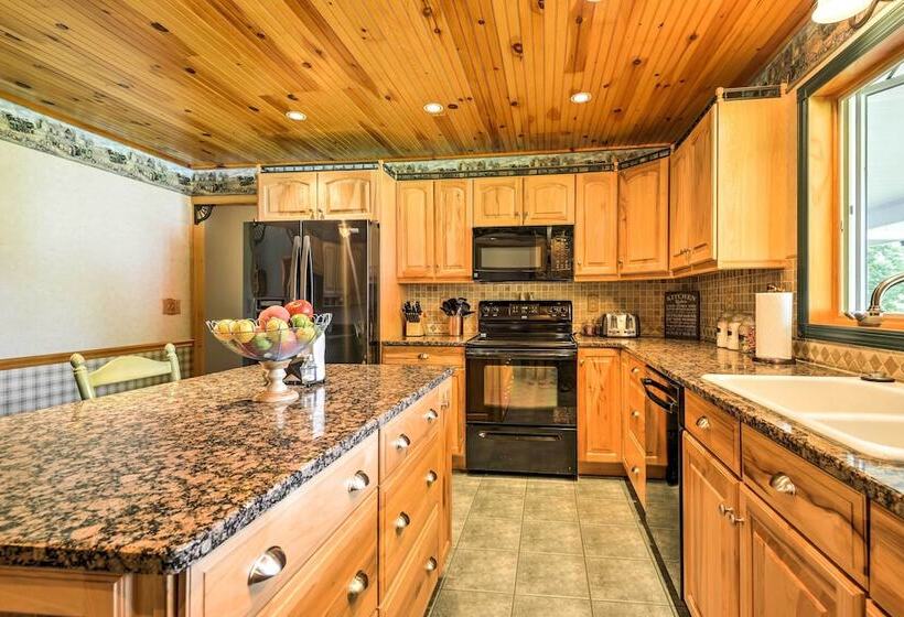 Thompson Home W/ Deck + Pond, 8 Mi To Elk Mountain