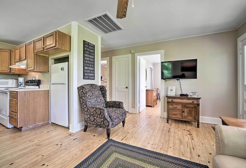 Enchanting Bryson City Cottage W/ Mtn Views!