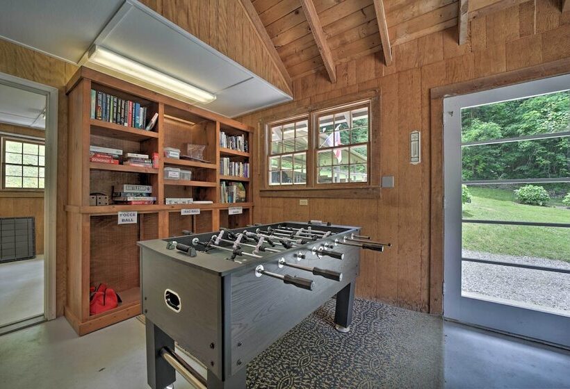 Enchanting Bryson City Cottage W/ Mtn Views!