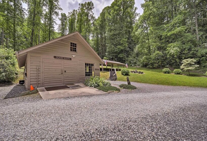 Enchanting Bryson City Cottage W/ Mtn Views!