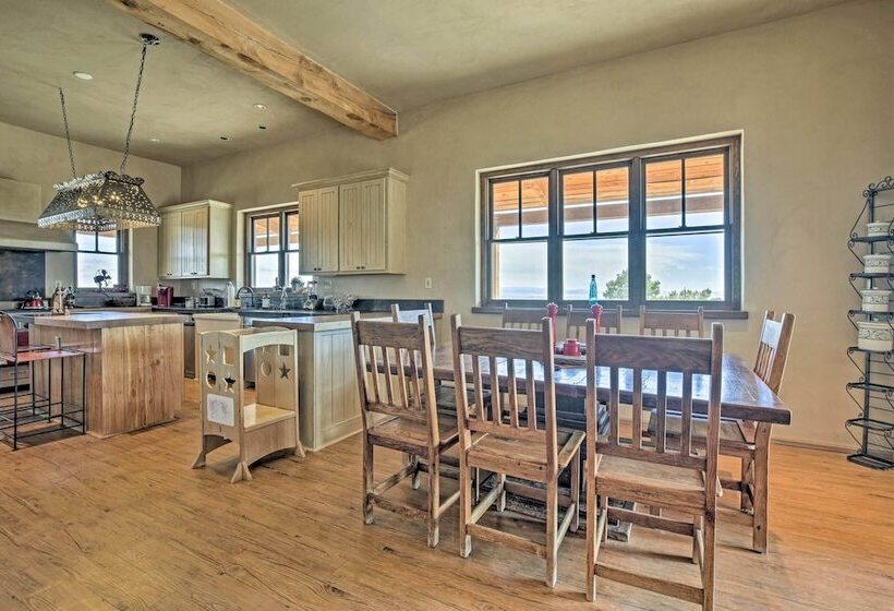 Charming Mountain Estate W/ Views + Fire Pit!