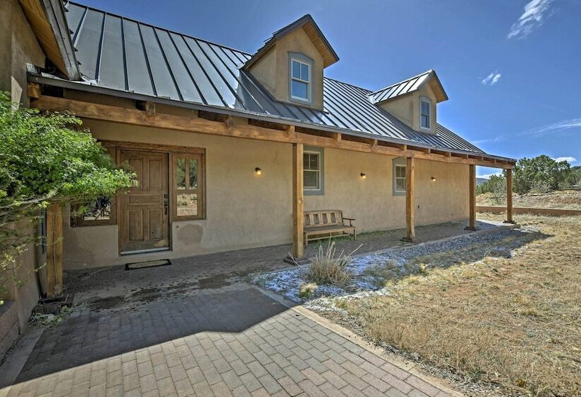 Charming Mountain Estate W/ Views + Fire Pit!