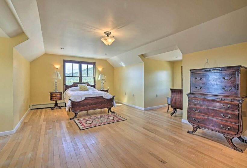 Charming Mountain Estate W/ Views + Fire Pit!