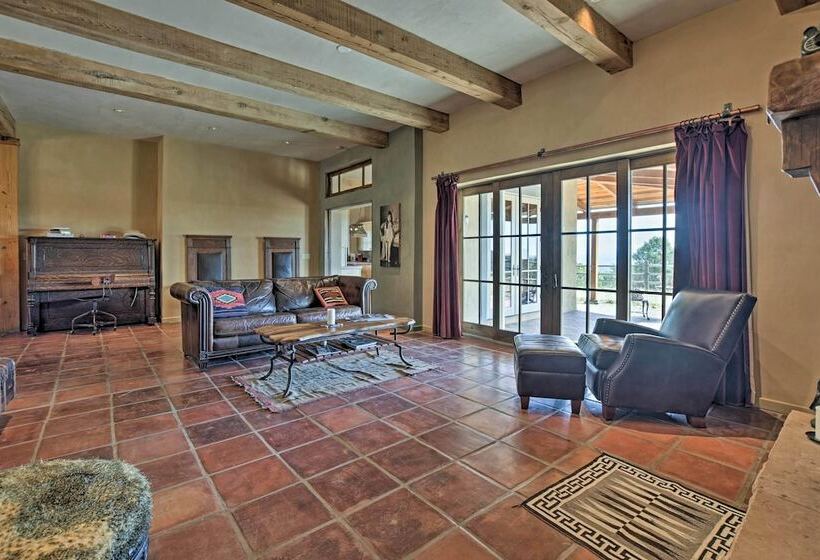 Charming Mountain Estate W/ Views + Fire Pit!
