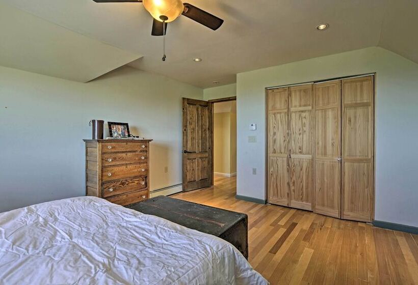 Charming Mountain Estate W/ Views + Fire Pit!