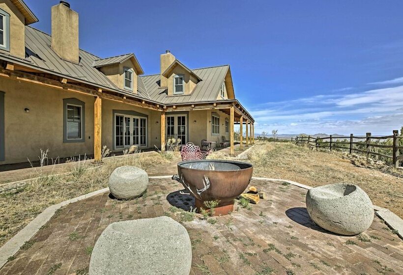 Charming Mountain Estate W/ Views + Fire Pit!