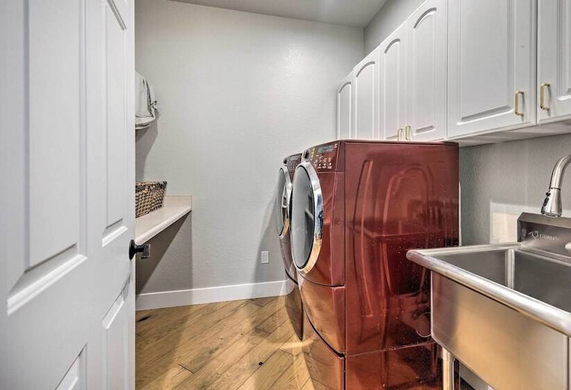 Estate W/ Indoor Pool & Decks ~ 25 Mi To Dtwn