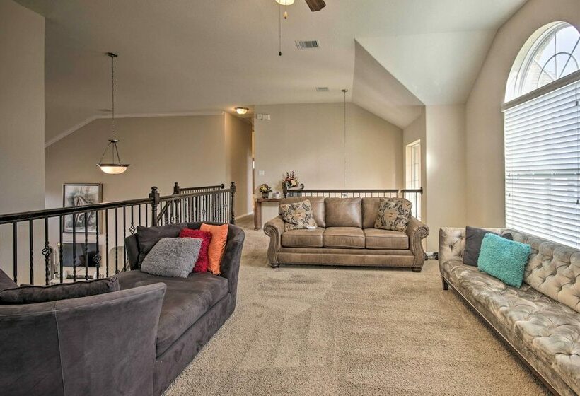 Exquisite Katy Retreat W/ Yard + Theater Room!