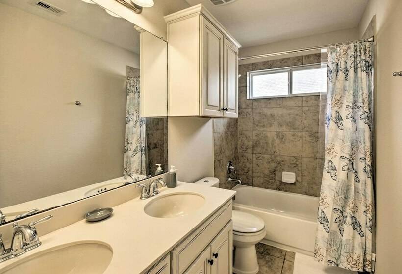 Exquisite Katy Retreat W/ Yard + Theater Room!