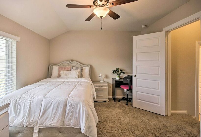 Exquisite Katy Retreat W/ Yard + Theater Room!