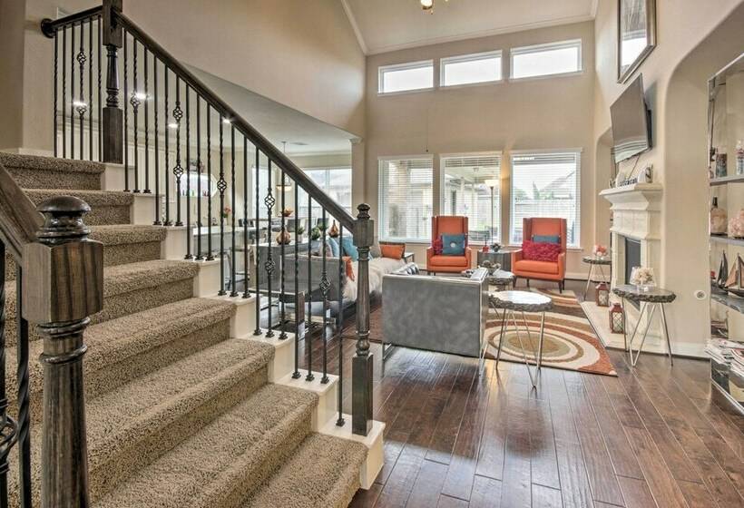 Exquisite Katy Retreat W/ Yard + Theater Room!