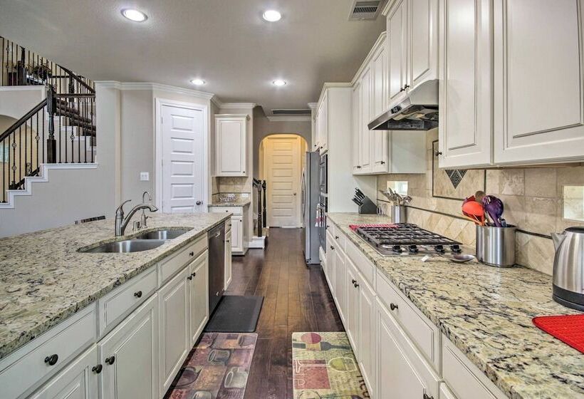 Exquisite Katy Retreat W/ Yard + Theater Room!