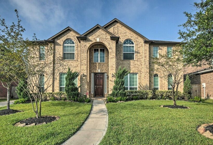 Exquisite Katy Retreat W/ Yard + Theater Room!