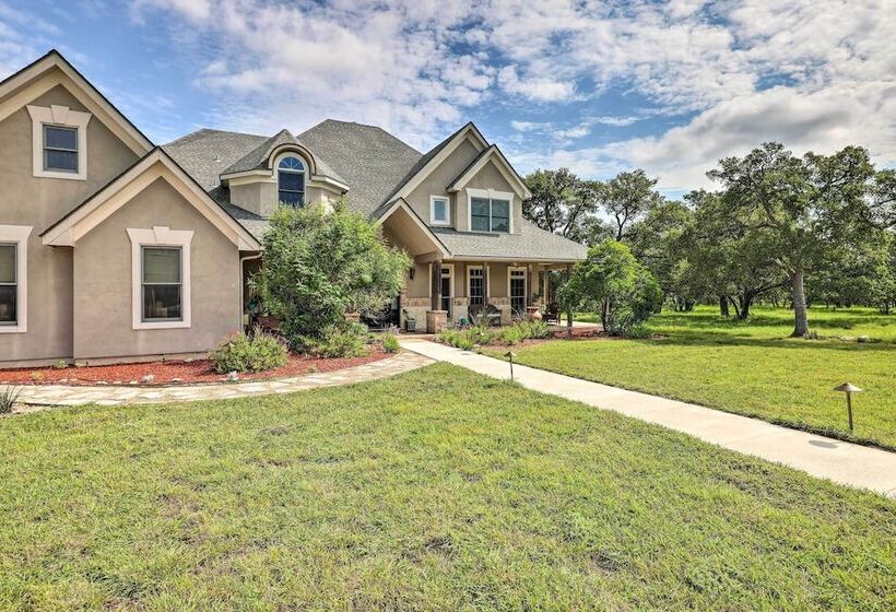 Extravagant 4,500 Sq Ft Home In Hill Country!