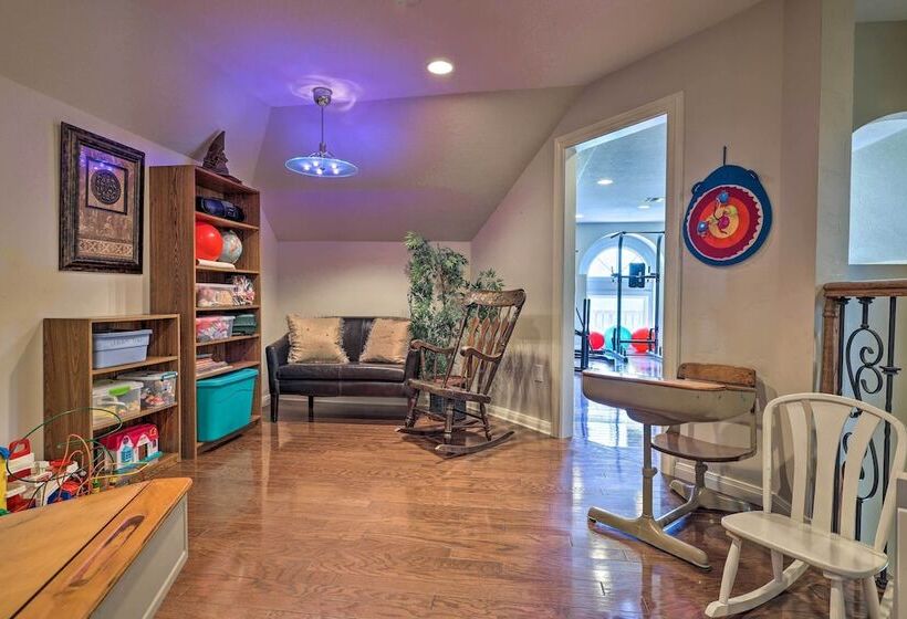 Extravagant 4,500 Sq Ft Home In Hill Country!