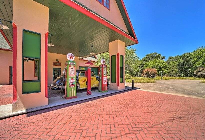 Falling Water Chalet Upper Unit: Near Bike Trails!