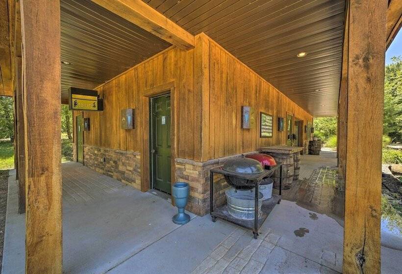 Falling Water Chalet Upper Unit: Near Bike Trails!