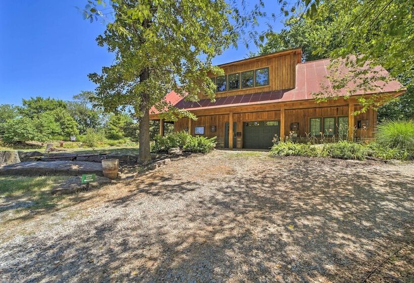 Falling Water Chalet Upper Unit: Near Bike Trails!