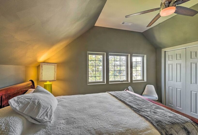 Falling Water Chalet Upper Unit: Near Bike Trails!