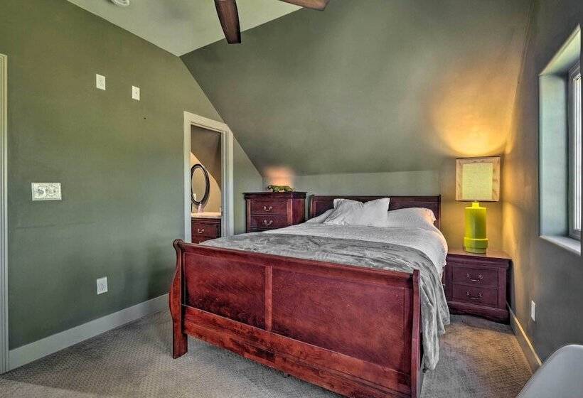 Falling Water Chalet Upper Unit: Near Bike Trails!