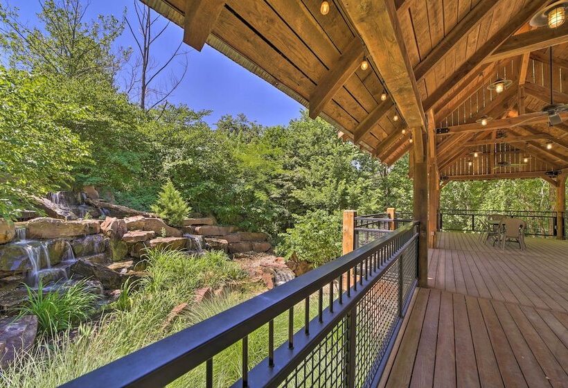 Falling Water Chalet Upper Unit: Near Bike Trails!