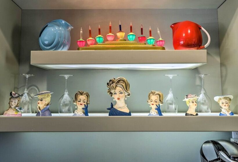 Falling Water Chalet Upper Unit: Near Bike Trails!