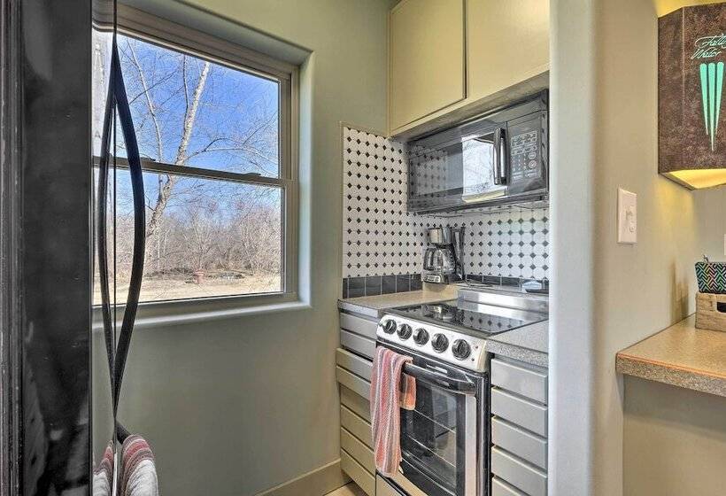 Falling Water Chalet Upper Unit: Near Bike Trails!