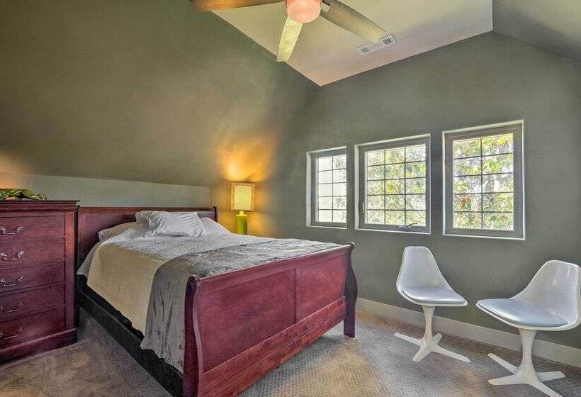 Falling Water Chalet Upper Unit: Near Bike Trails!