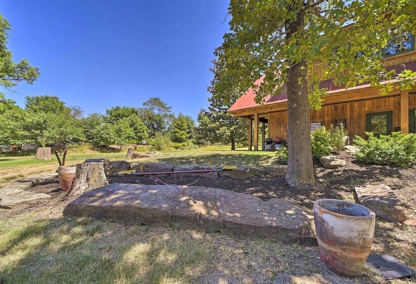 Falling Water Chalet Upper Unit: Near Bike Trails!