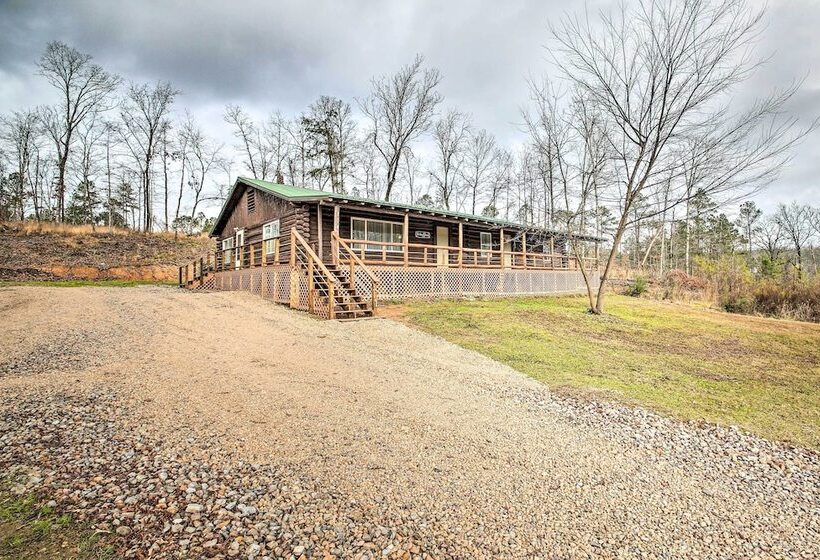 11 Mi To Lake Ouachita: Family Cabin W/ Yard