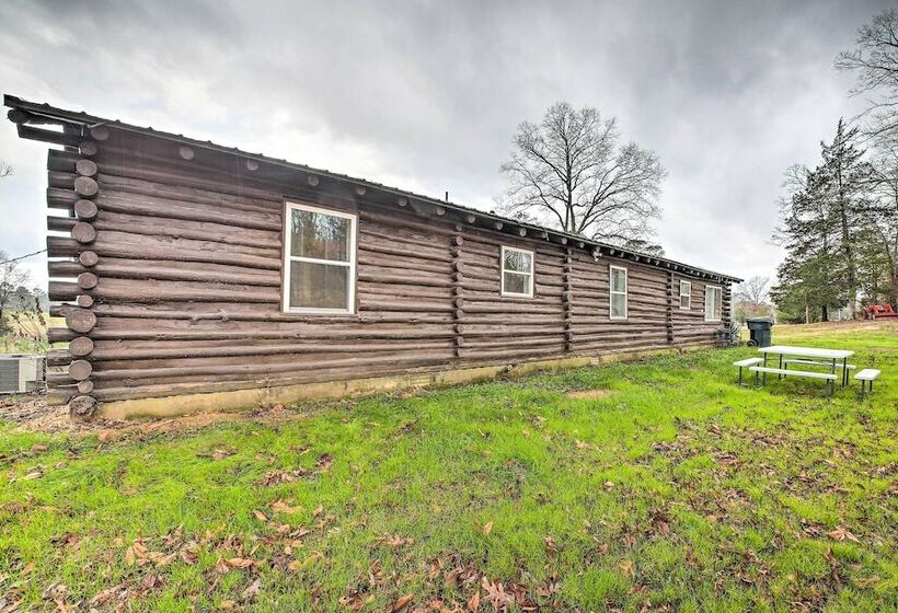 11 Mi To Lake Ouachita: Family Cabin W/ Yard