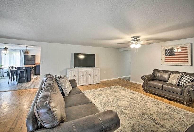 11 Mi To Lake Ouachita: Family Cabin W/ Yard