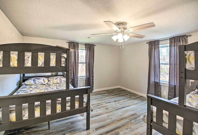 11 Mi To Lake Ouachita: Family Cabin W/ Yard