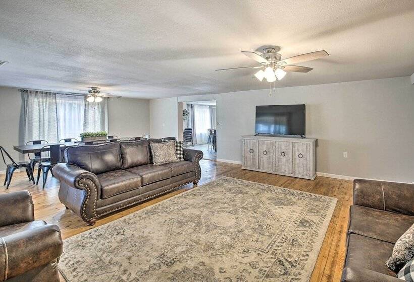 11 Mi To Lake Ouachita: Family Cabin W/ Yard