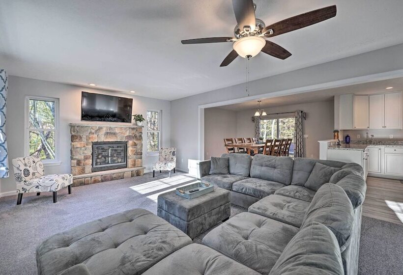 Family Friendly Arrowhead Lake Home W/ Kayak!